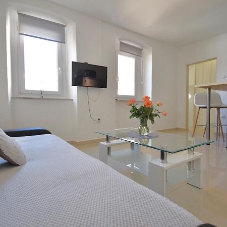 City Centre Apartment With Terrace 2 Pula Exteriör bild
